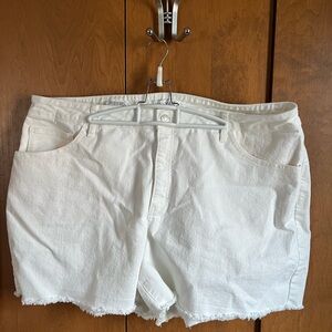 Ava & Viv White Frayed Hem Denim Shorts
